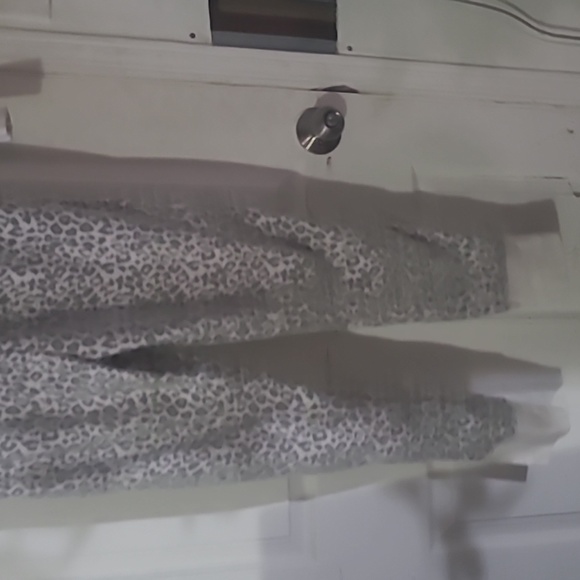 Grey cheetah pattern - Picture 2 of 2